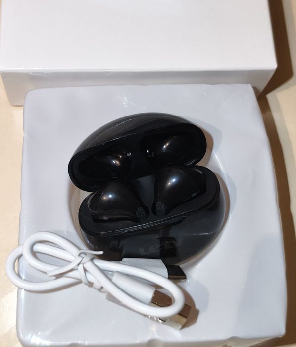 Телефоны и наушник