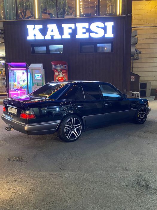 Мерседес 124 3.6 Амг