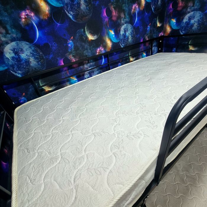 Кровать двухъярусная