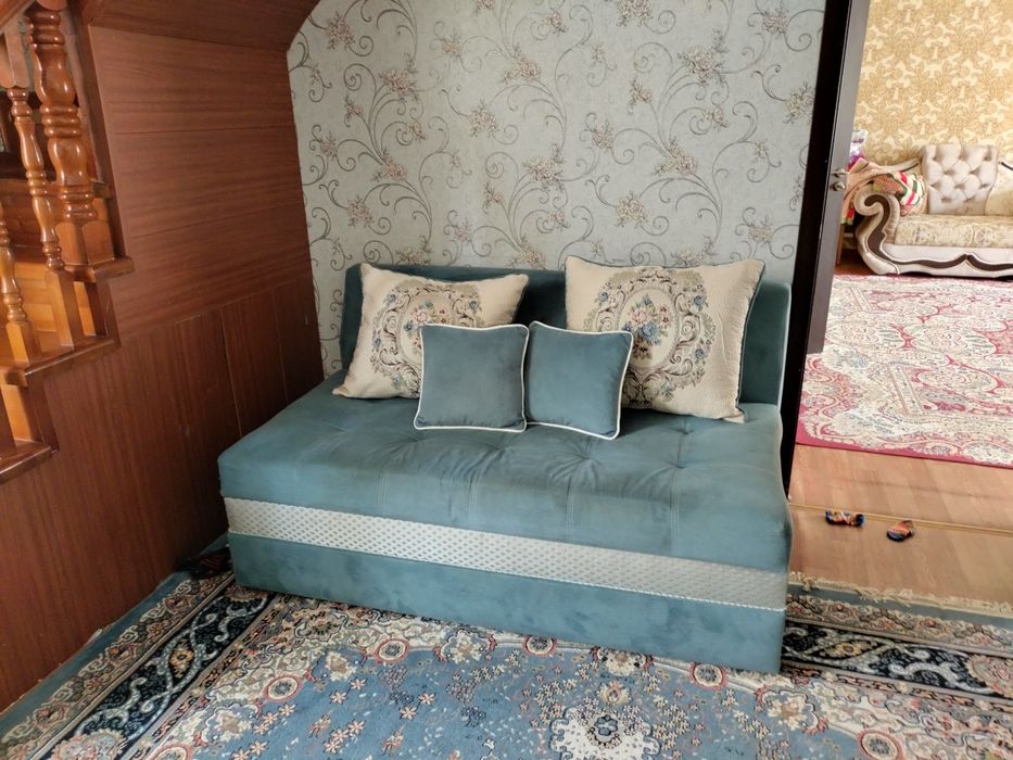 Диван угловой хорошо состоянии