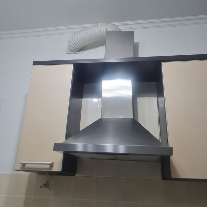 Продам вытяжку для кухни