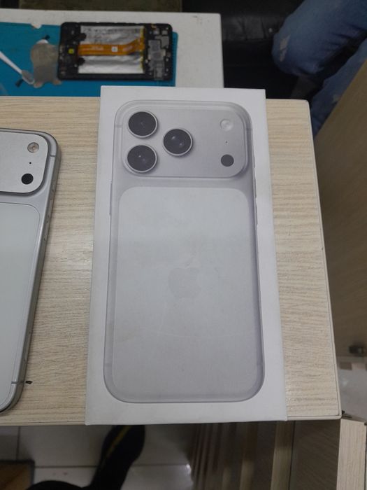 Apple 17 pro max продаю срочно