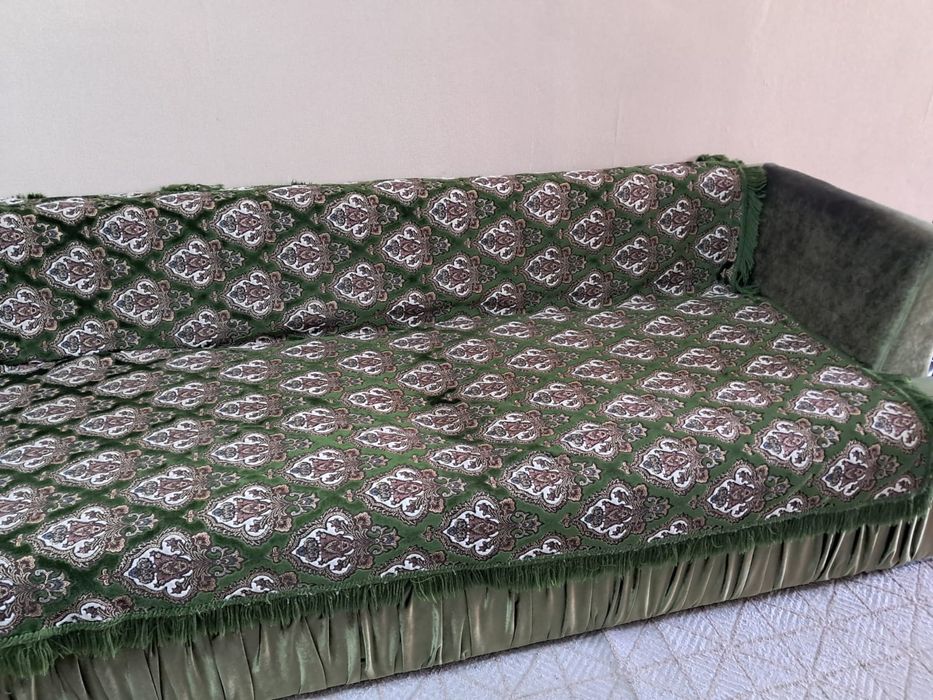 Диван угловой с подушками