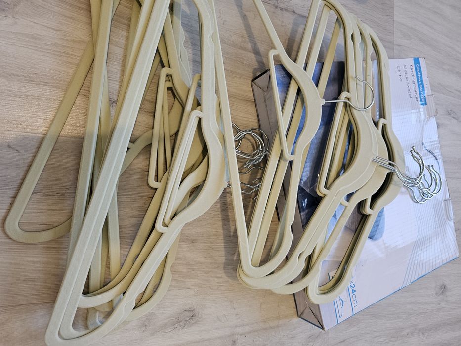 farfurii farfurie umerase umeras haine cutii cutie depozitare