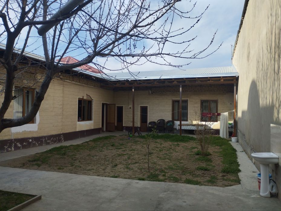 Hovli sotiladi srochna