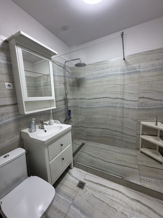 Inchiriez apartament in bloc nou