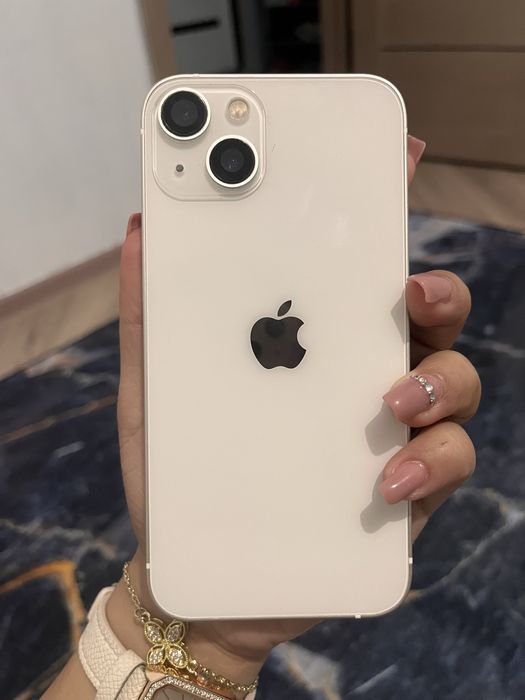 Продам Айфон 13, с коробкой