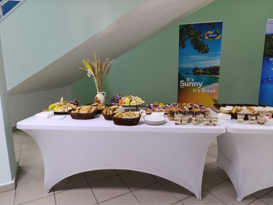 Сдам в аренду стол складывается посередине