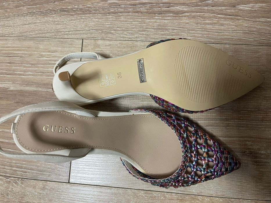 Geanta și pantofi guess