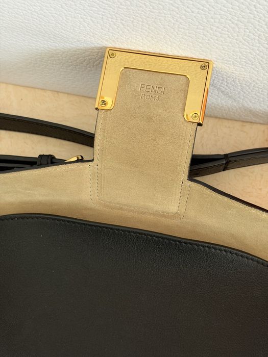 Сумка Fendi Small Croissant Hobo Bag