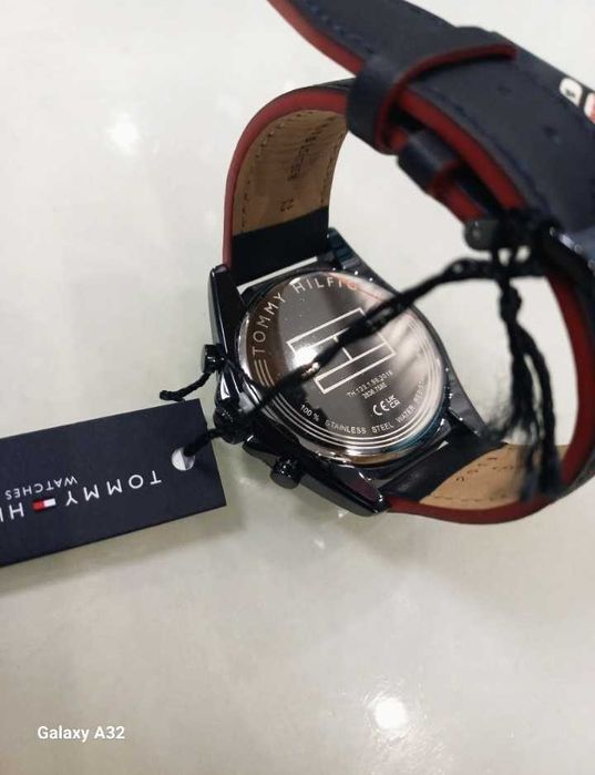 Часовник Tommy Hilfiger