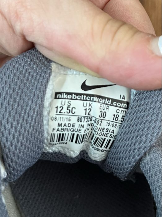 Маратонки Nike 30