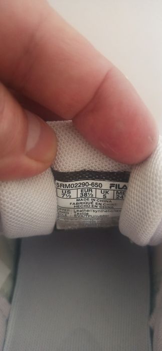 Adidași.     Fila