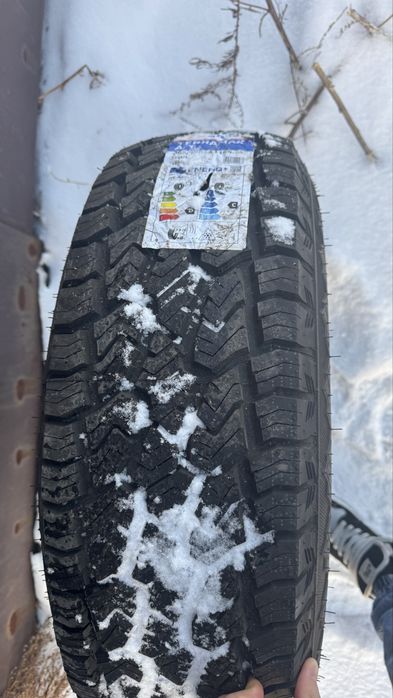 Продам резину на внедорожник