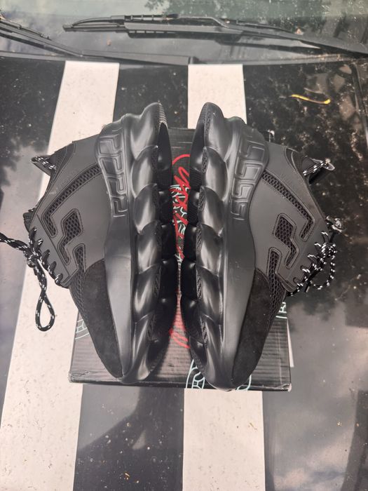 Versace chain reaction