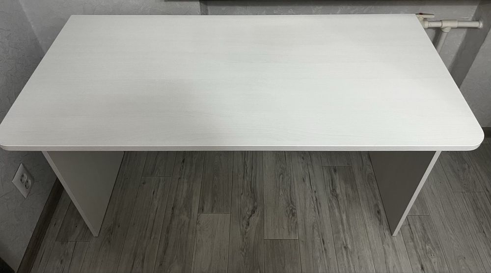 Продам стол, удобен для школьников