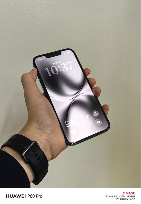 Продам iPhone 13