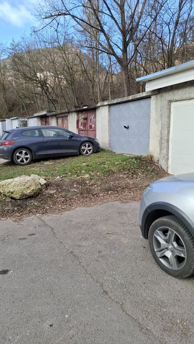 Vând garaj Răcădau B-dul muncii,str. Mureșului  .22mp FĂRĂ UTILITĂȚI.
