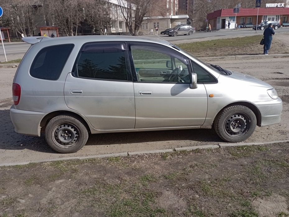 Продам машину Тойота Спасио
