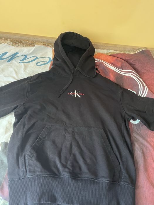 суичър calvin klein