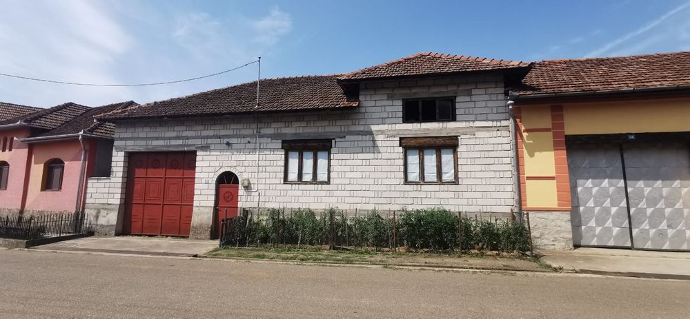 Vând casă în Poienii de Jos