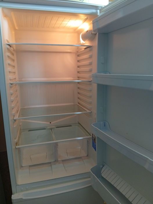 Продам холодильник indesit