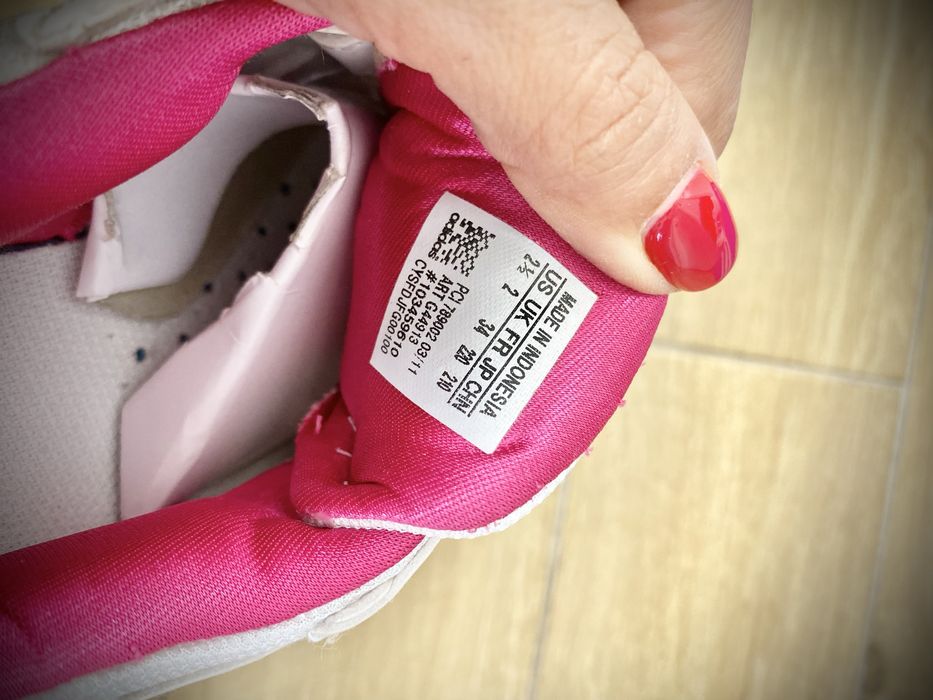 Маратонки “Adidas”-за момиче ,34номер
