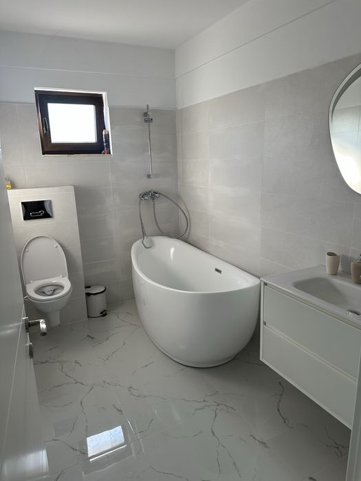 Inchiriez aparatament