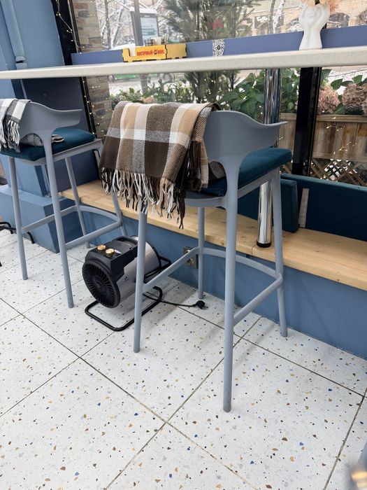 барные стулья, диван для кафе