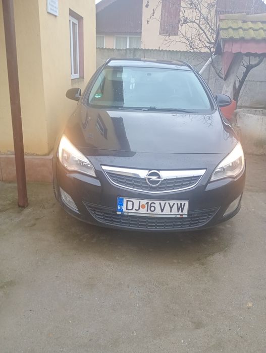 Vând Opel Astra j