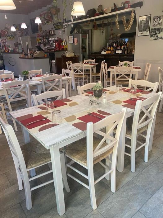 Mese și scaune din lemn masiv - Perfecte pentru restaurante, pub-uri!