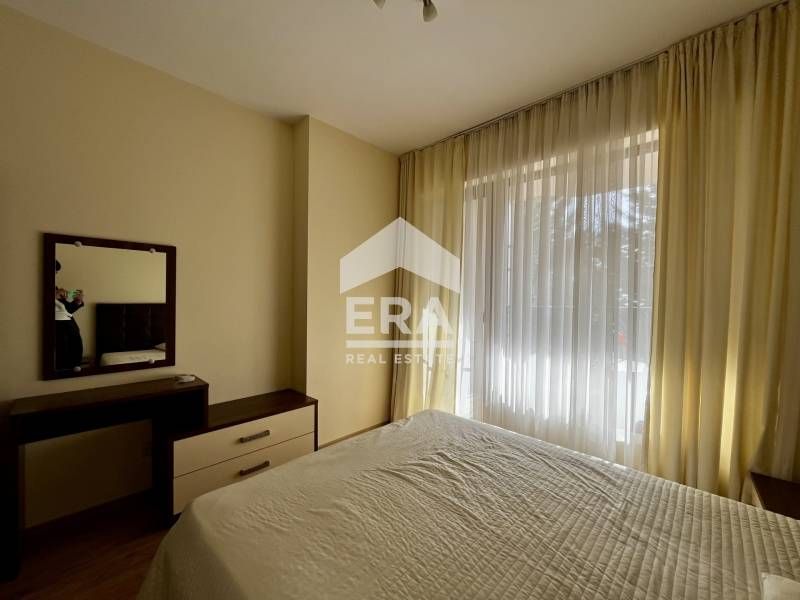 Двустаен, обзаведен, югоизточен апартамент за продажба, с морска панор