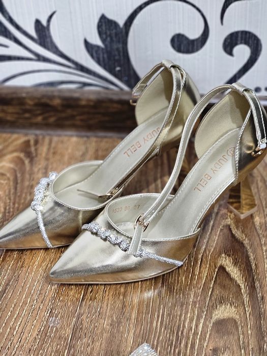 Туфли золотистый новый 37 размер