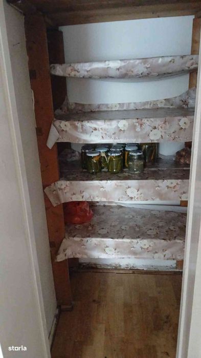 Apartament cu 3 camere, închiriere parter, 1300 RON