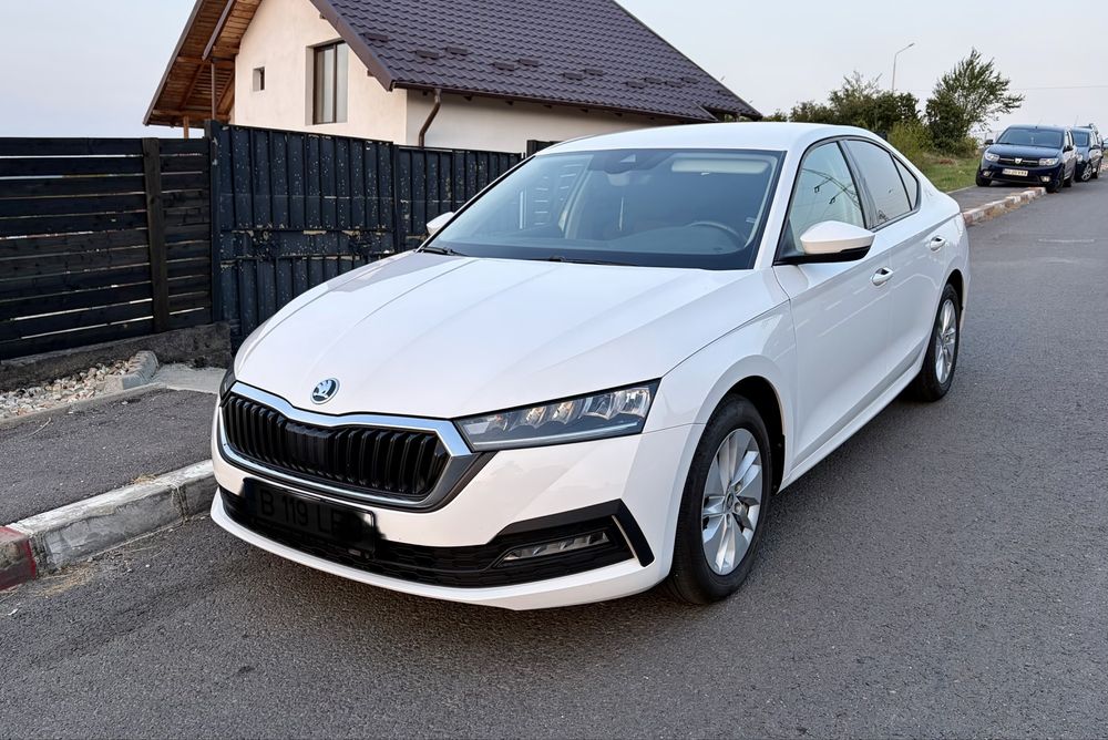 SKODA Octavia 2023 — imagine 1