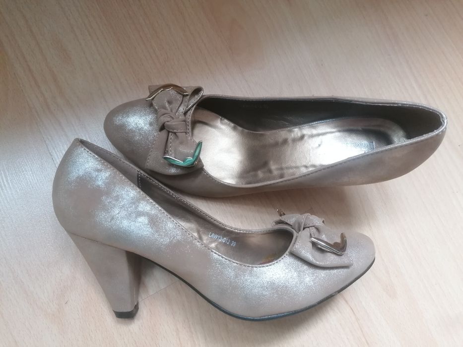 Обувки 39 номер- чисто нови