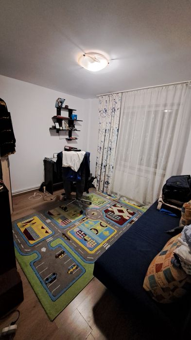 Inchiriez apartament 3 camere in Tudor