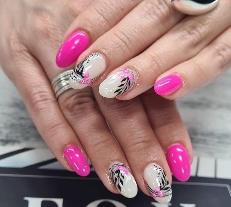 Обучение / Курс / Маникюр, Педикюр, Ноктопластика, Декорации - 460 EUR