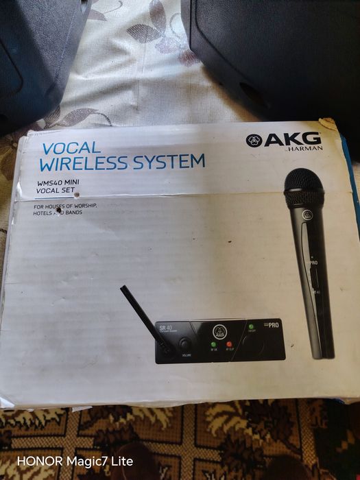 Vând microfon wireless AKG mini 40