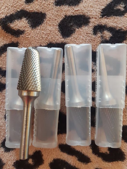 Vând 5 freze metalice