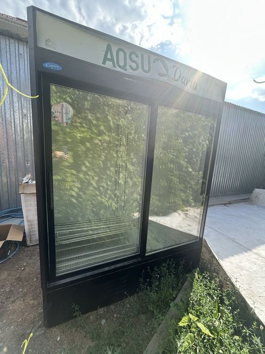 Продам витринный холодильник