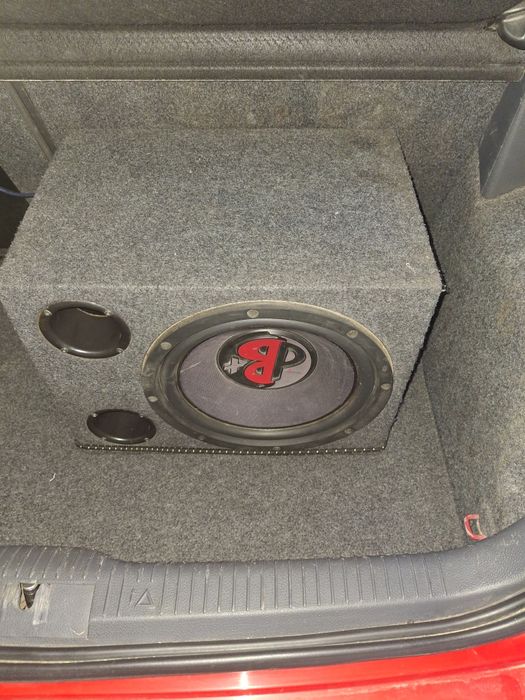 Vând subwoofer Soundstream
