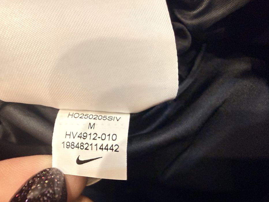 Чисто ново яке Nike