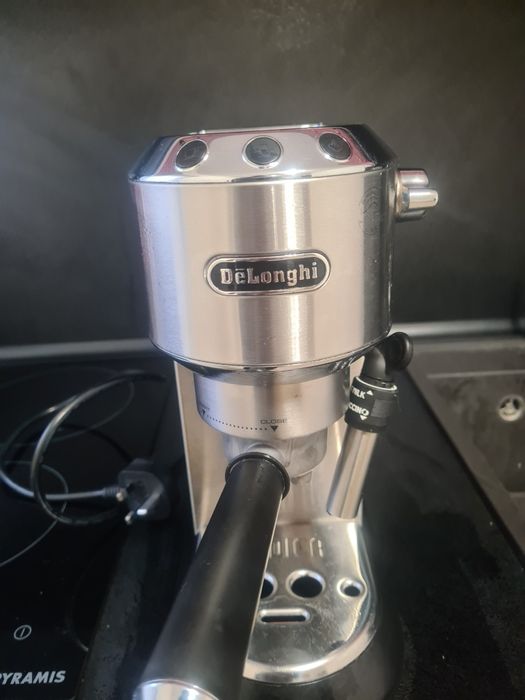Кафе машина експресу DELONGHI