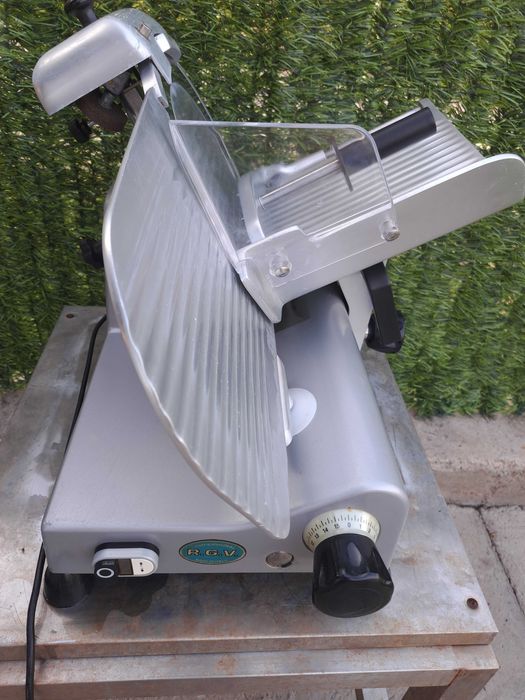 Професионална Колбасорезачка Ф.25