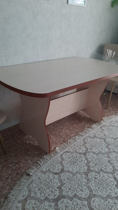 Продам обеденный стол