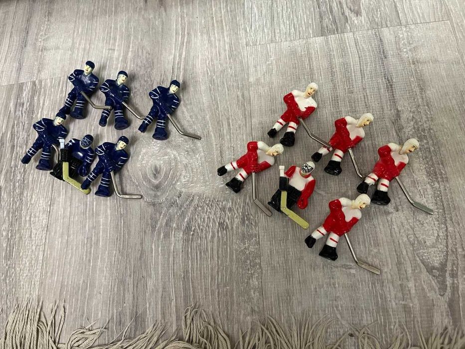 Настольный хоккей.