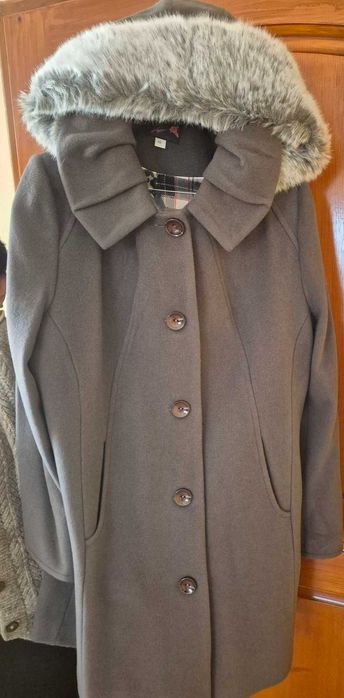 Ново дамско зимно вълнено  палто с качулка и пух на Роси– размер XL