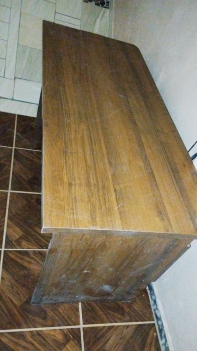 Stol sotiladi.Mustahkam sifati yaxshi ancha yil xizmat qiladi!