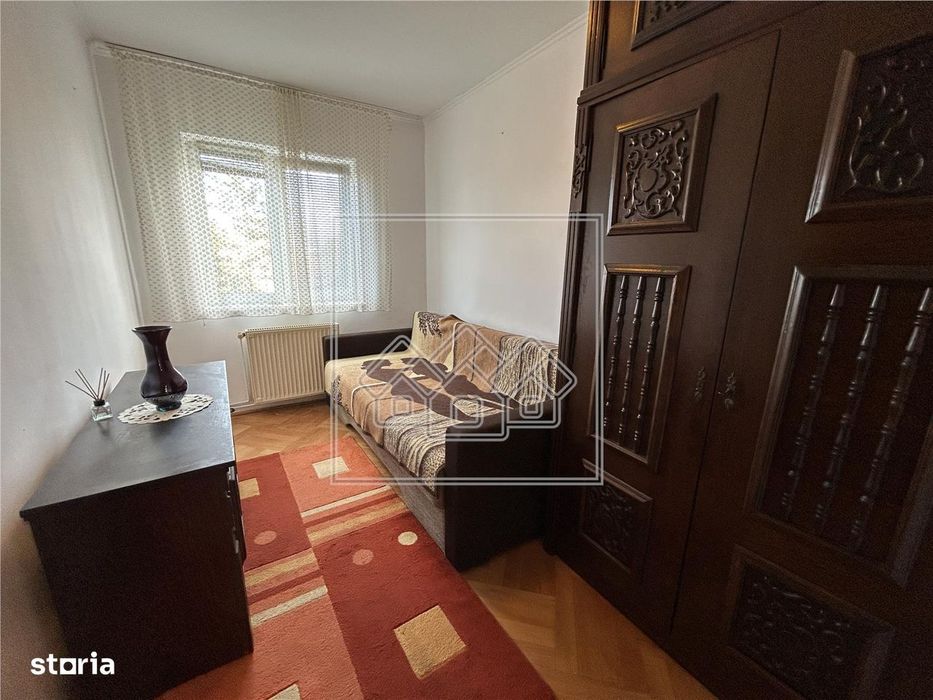 Apartament spatios cu 3 camere, Str. Scoala de Inot